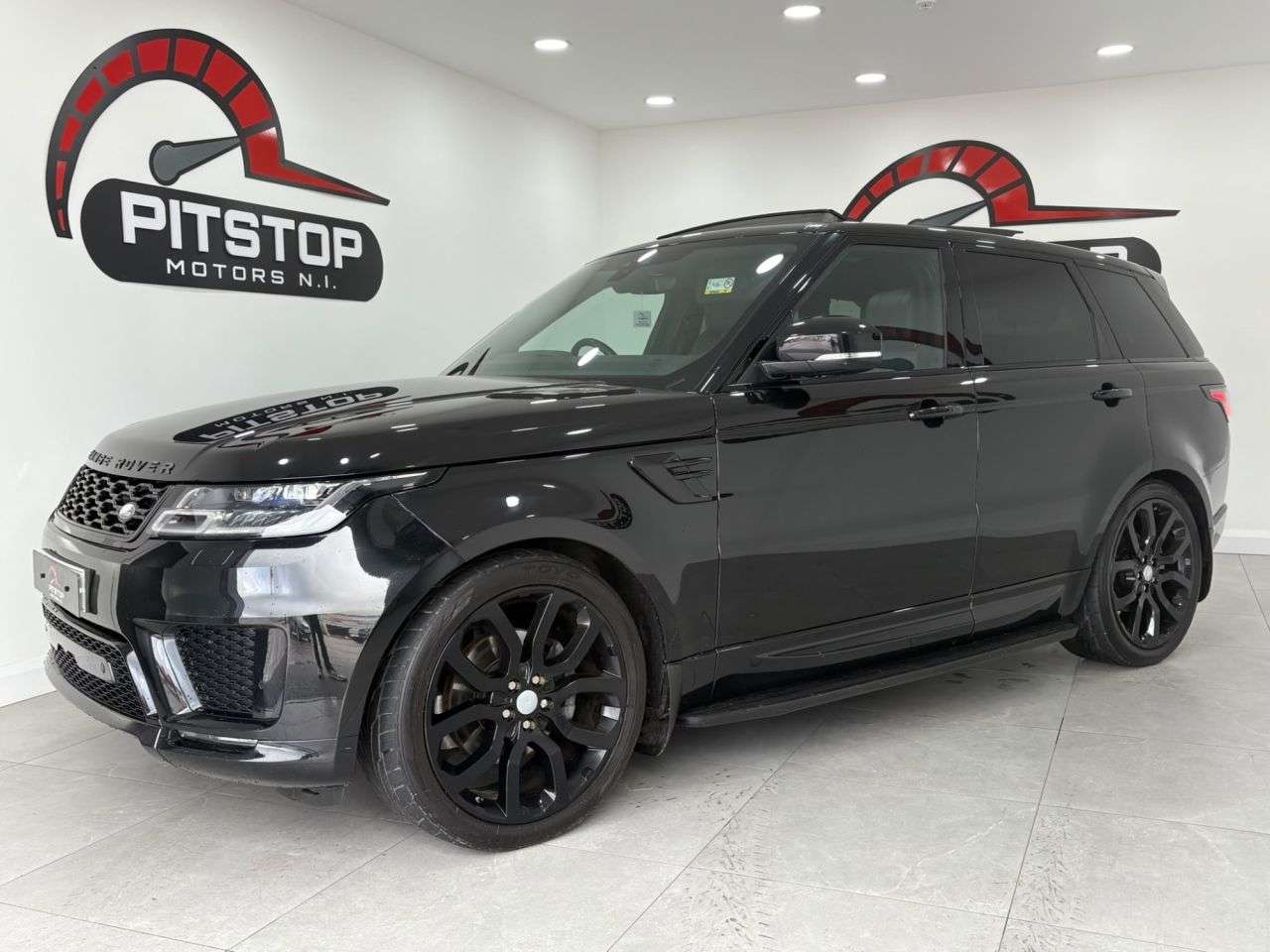A 2019 LAND ROVER RANGE ROVER SPORT 3.0 SD V6 HSE Dynamic SUV 5dr Diesel Auto 4WD Euro 6 (s/s) (306 ps) A 2019 LAND ROVER RANGE ROVER SPORT 3.0 SD V6 HSE Dynamic SUV 5dr Diesel Auto 4WD Euro 6 (s/s) (306 ps)