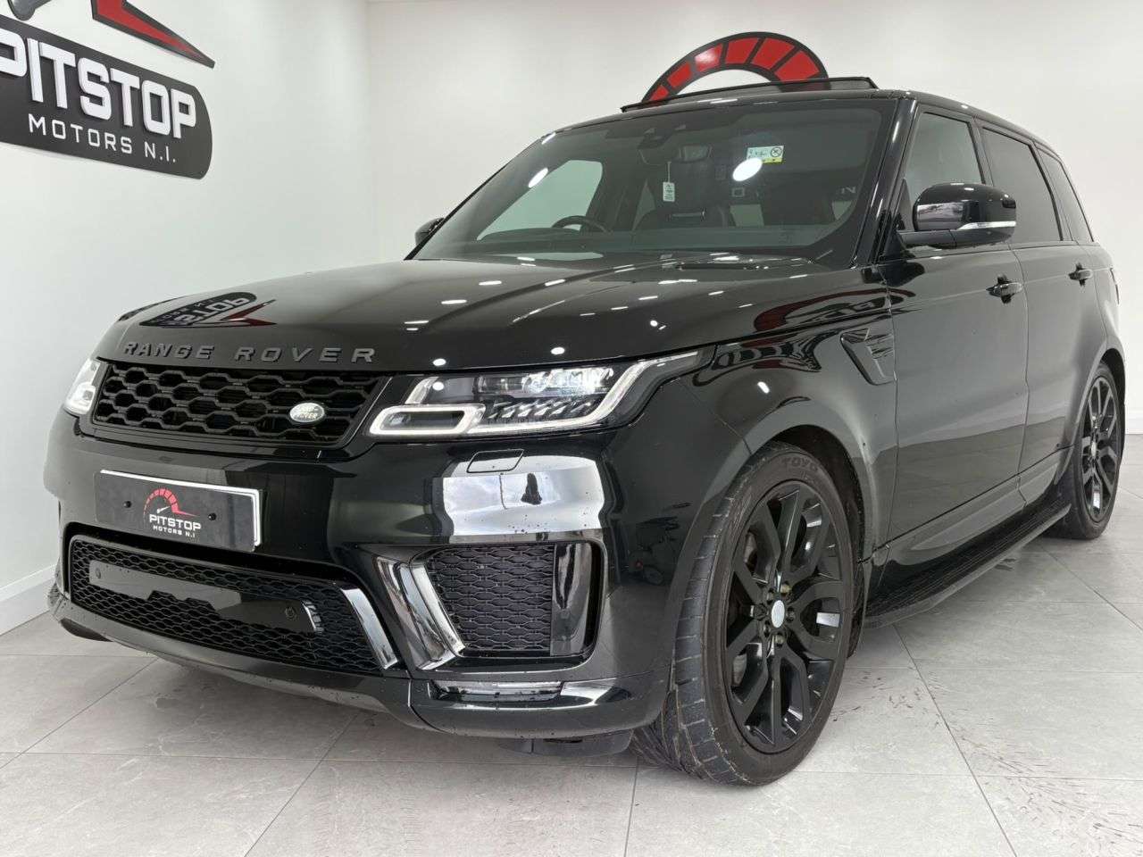 A 2019 LAND ROVER RANGE ROVER SPORT 3.0 SD V6 HSE Dynamic SUV 5dr Diesel Auto 4WD Euro 6 (s/s) (306 ps) A 2019 LAND ROVER RANGE ROVER SPORT 3.0 SD V6 HSE Dynamic SUV 5dr Diesel Auto 4WD Euro 6 (s/s) (306 ps)