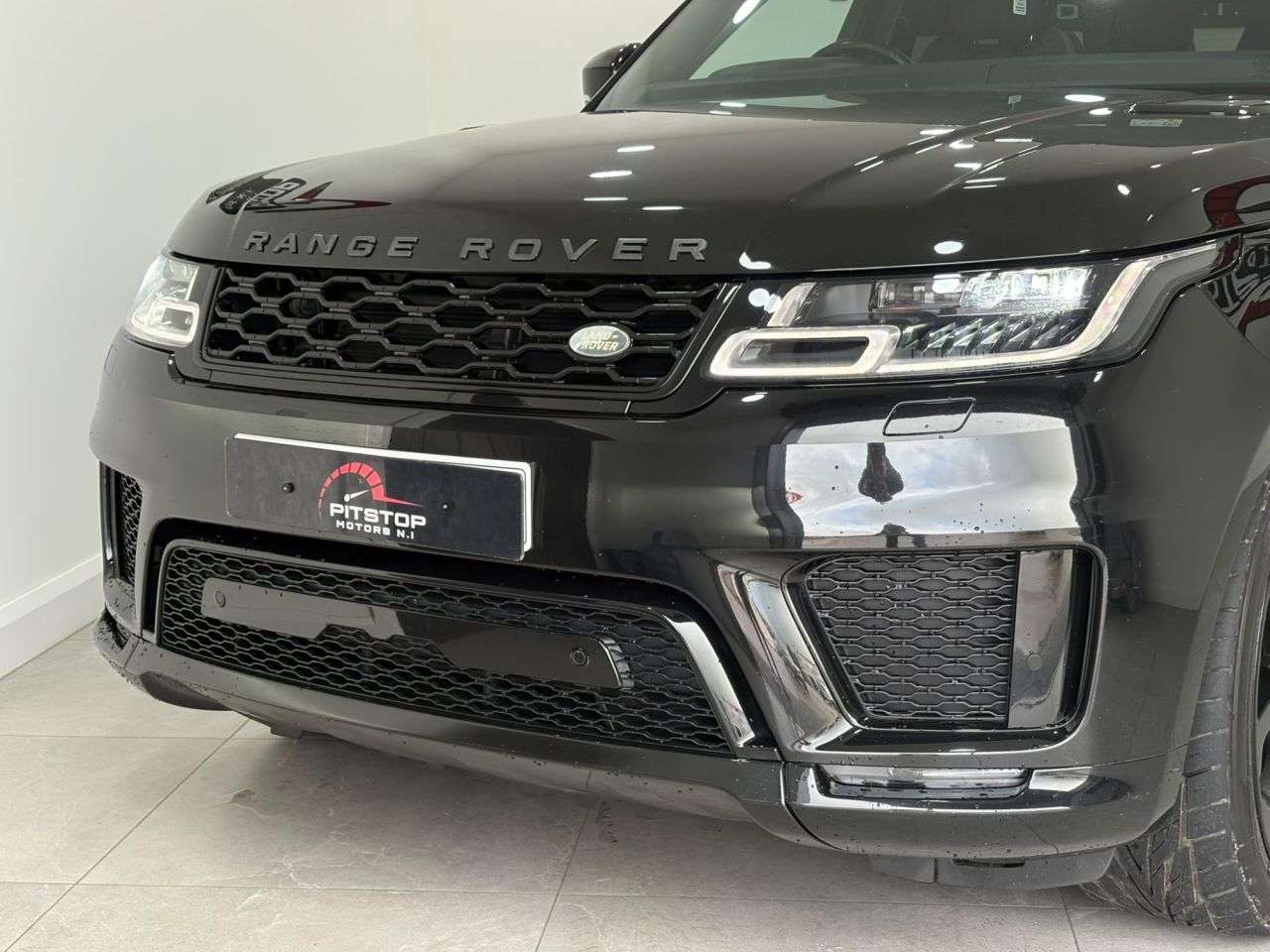 A 2019 LAND ROVER RANGE ROVER SPORT 3.0 SD V6 HSE Dynamic SUV 5dr Diesel Auto 4WD Euro 6 (s/s) (306 ps) A 2019 LAND ROVER RANGE ROVER SPORT 3.0 SD V6 HSE Dynamic SUV 5dr Diesel Auto 4WD Euro 6 (s/s) (306 ps)