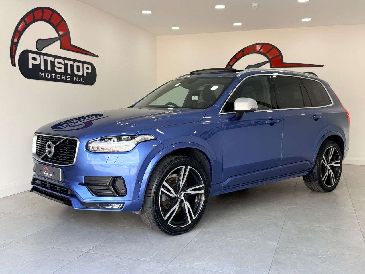 A 2019 VOLVO XC90 2.0 D5 PowerPulse R-Design Pro SUV 5dr Diesel Auto 4WD Euro 6 (s/s) (235 ps A 2019 VOLVO XC90 2.0 D5 PowerPulse R-Design Pro SUV 5dr Diesel Auto 4WD Euro 6 (s/s) (235 ps