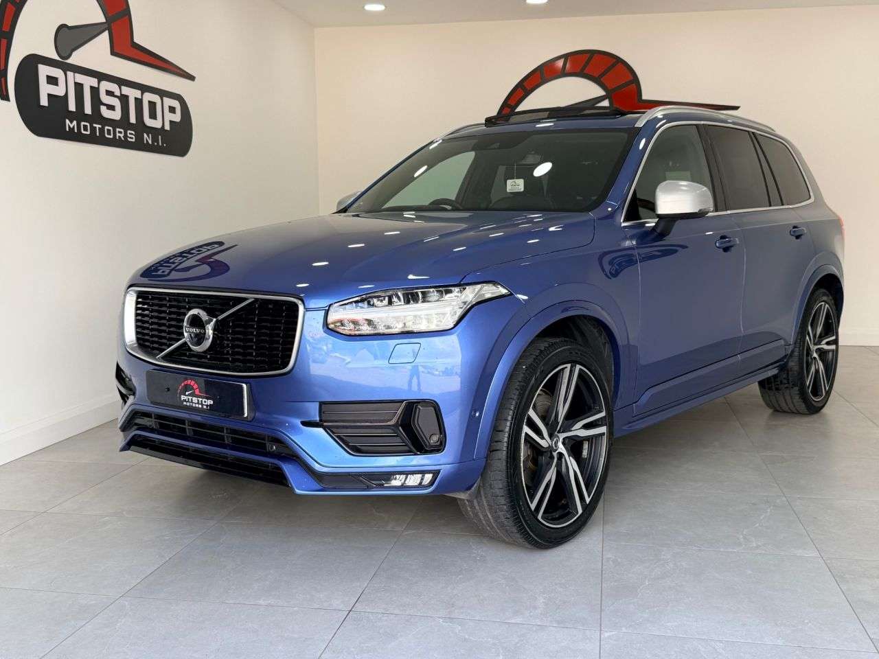 A 2019 VOLVO XC90 2.0 D5 PowerPulse R-Design Pro SUV 5dr Diesel Auto 4WD Euro 6 (s/s) (235 ps A 2019 VOLVO XC90 2.0 D5 PowerPulse R-Design Pro SUV 5dr Diesel Auto 4WD Euro 6 (s/s) (235 ps