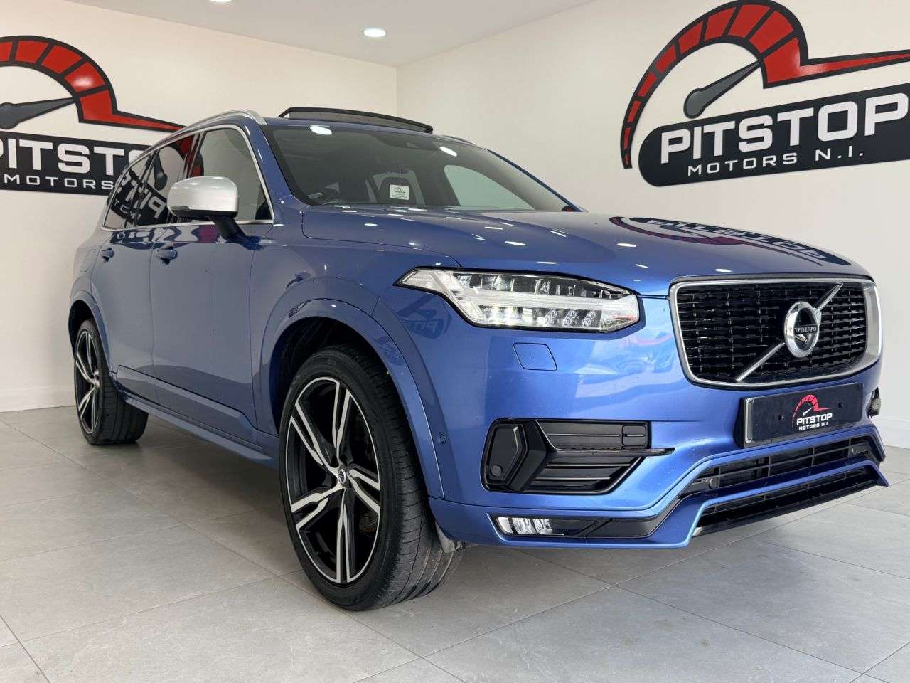 A 2019 VOLVO XC90 2.0 D5 PowerPulse R-Design Pro SUV 5dr Diesel Auto 4WD Euro 6 (s/s) (235 ps A 2019 VOLVO XC90 2.0 D5 PowerPulse R-Design Pro SUV 5dr Diesel Auto 4WD Euro 6 (s/s) (235 ps