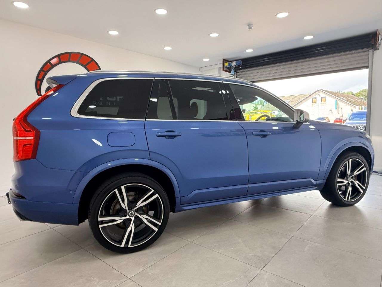 A 2019 VOLVO XC90 2.0 D5 PowerPulse R-Design Pro SUV 5dr Diesel Auto 4WD Euro 6 (s/s) (235 ps A 2019 VOLVO XC90 2.0 D5 PowerPulse R-Design Pro SUV 5dr Diesel Auto 4WD Euro 6 (s/s) (235 ps