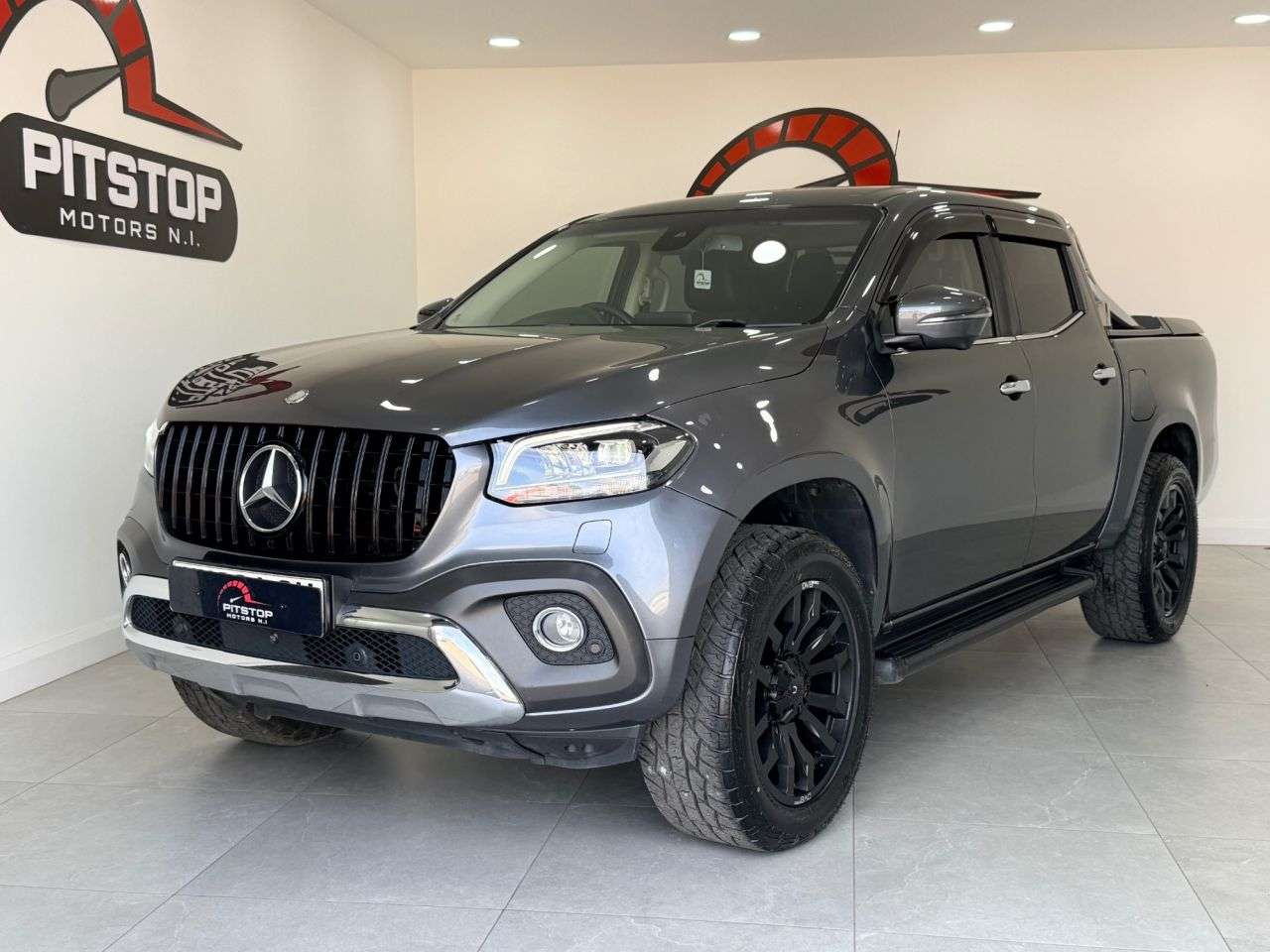 A 2018 MERCEDES-BENZ X CLASS 2.3 CDI Power Pickup Double Cab 4dr Diesel Auto 4MATIC Euro 6 (190 ps) A 2018 MERCEDES-BENZ X CLASS 2.3 CDI Power Pickup Double Cab 4dr Diesel Auto 4MATIC Euro 6 (190 ps)