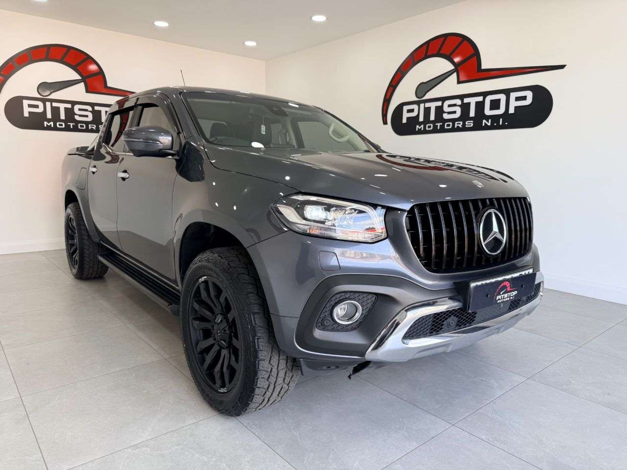 A 2018 MERCEDES-BENZ X CLASS 2.3 CDI Power Pickup Double Cab 4dr Diesel Auto 4MATIC Euro 6 (190 ps) A 2018 MERCEDES-BENZ X CLASS 2.3 CDI Power Pickup Double Cab 4dr Diesel Auto 4MATIC Euro 6 (190 ps)