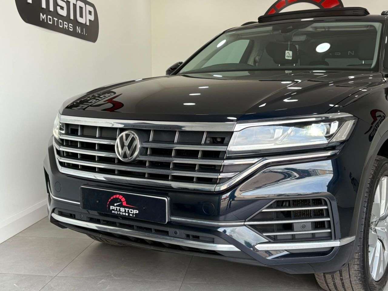 A 2018 VOLKSWAGEN TOUAREG 3.0 TDI V6 SEL SUV 5dr Diesel Tiptronic 4Motion Euro 6 (s/s) (286 ps) A 2018 VOLKSWAGEN TOUAREG 3.0 TDI V6 SEL SUV 5dr Diesel Tiptronic 4Motion Euro 6 (s/s) (286 ps)