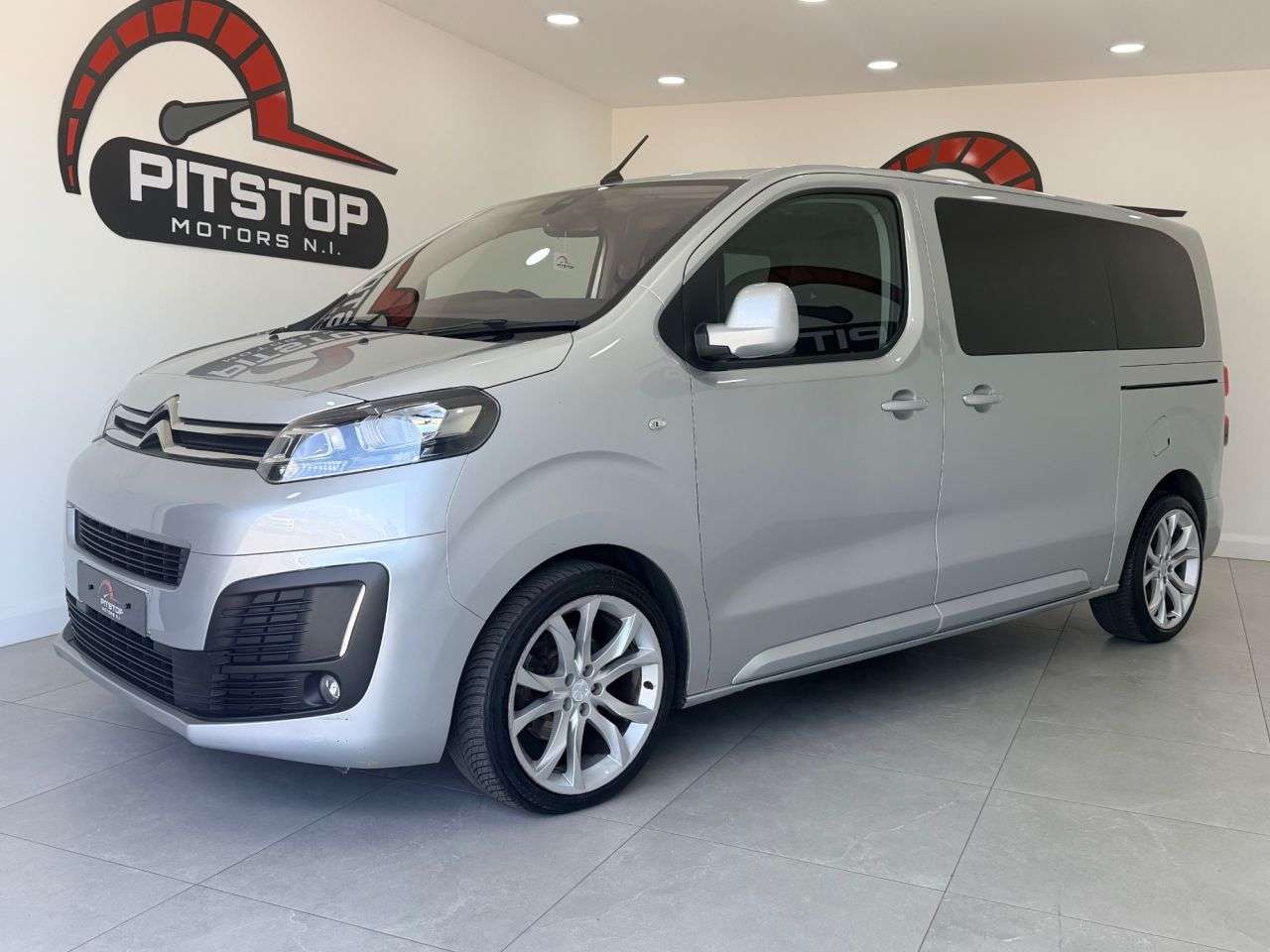 A 2017 CITROEN SPACETOURER 1.6 BlueHDi Feel M MPV 5dr Diesel Manual MWB Euro 6 (s/s) (115 ps) A 2017 CITROEN SPACETOURER 1.6 BlueHDi Feel M MPV 5dr Diesel Manual MWB Euro 6 (s/s) (115 ps)