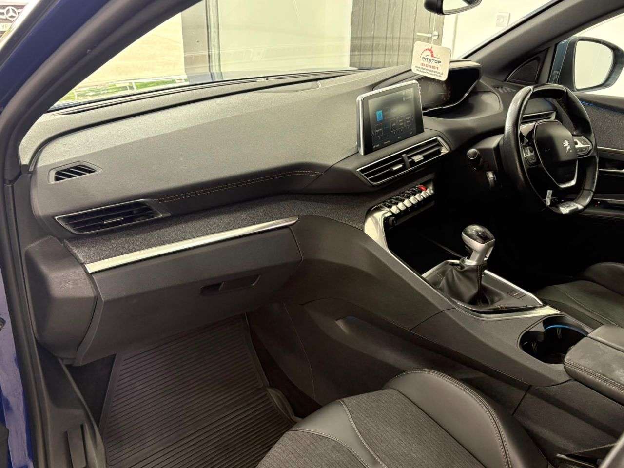 2017 PEUGEOT 3008 2017 PEUGEOT 3008