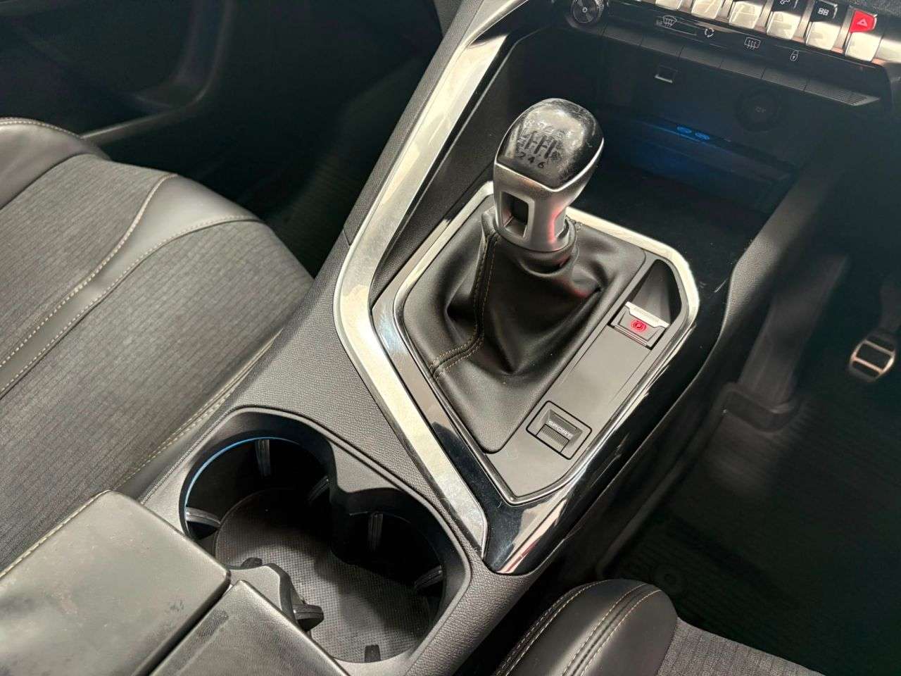 2017 PEUGEOT 3008 2017 PEUGEOT 3008