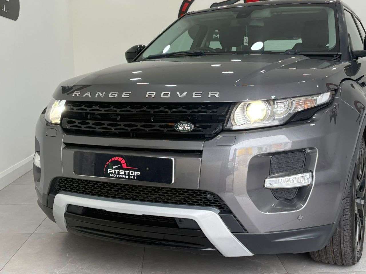 A 2015 LAND ROVER RANGE ROVER EVOQUE 2.2 SD4 Dynamic SUV 5dr Diesel Auto 4WD Euro 5 (s/s) (190 ps) A 2015 LAND ROVER RANGE ROVER EVOQUE 2.2 SD4 Dynamic SUV 5dr Diesel Auto 4WD Euro 5 (s/s) (190 ps)