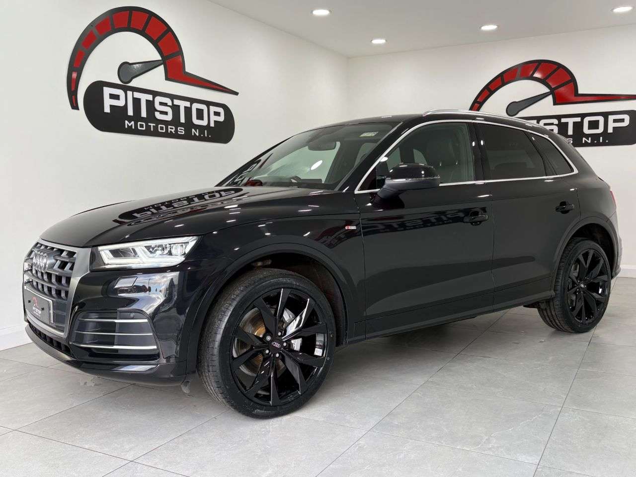 A 2020 AUDI Q5 2.0 TDI 40 S line SUV 5dr Diesel S Tronic quattro Euro 6 (s/s) (190 ps) A 2020 AUDI Q5 2.0 TDI 40 S line SUV 5dr Diesel S Tronic quattro Euro 6 (s/s) (190 ps)