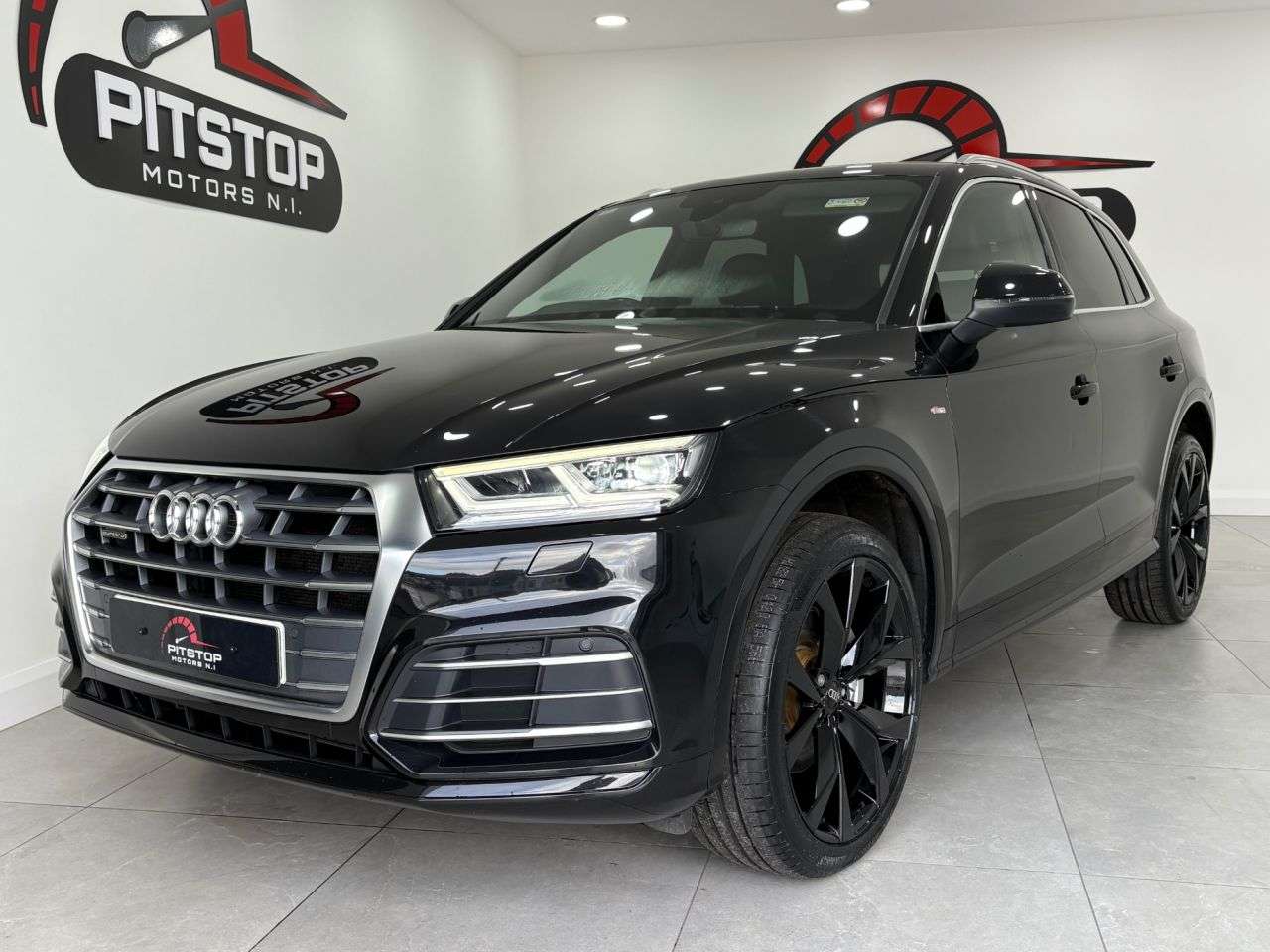 A 2020 AUDI Q5 2.0 TDI 40 S line SUV 5dr Diesel S Tronic quattro Euro 6 (s/s) (190 ps) A 2020 AUDI Q5 2.0 TDI 40 S line SUV 5dr Diesel S Tronic quattro Euro 6 (s/s) (190 ps)