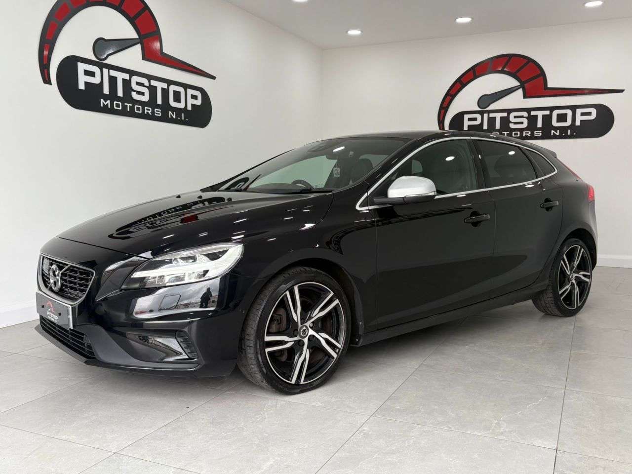 A 2019 VOLVO V40 2.0 D2 R-Design Edition Hatchback 5dr Diesel Auto Euro 6 (s/s) (120 ps) A 2019 VOLVO V40 2.0 D2 R-Design Edition Hatchback 5dr Diesel Auto Euro 6 (s/s) (120 ps)