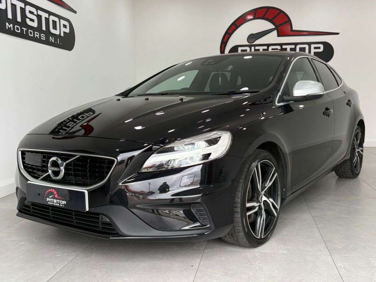 A 2019 VOLVO V40 2.0 D2 R-Design Edition Hatchback 5dr Diesel Auto Euro 6 (s/s) (120 ps) A 2019 VOLVO V40 2.0 D2 R-Design Edition Hatchback 5dr Diesel Auto Euro 6 (s/s) (120 ps)