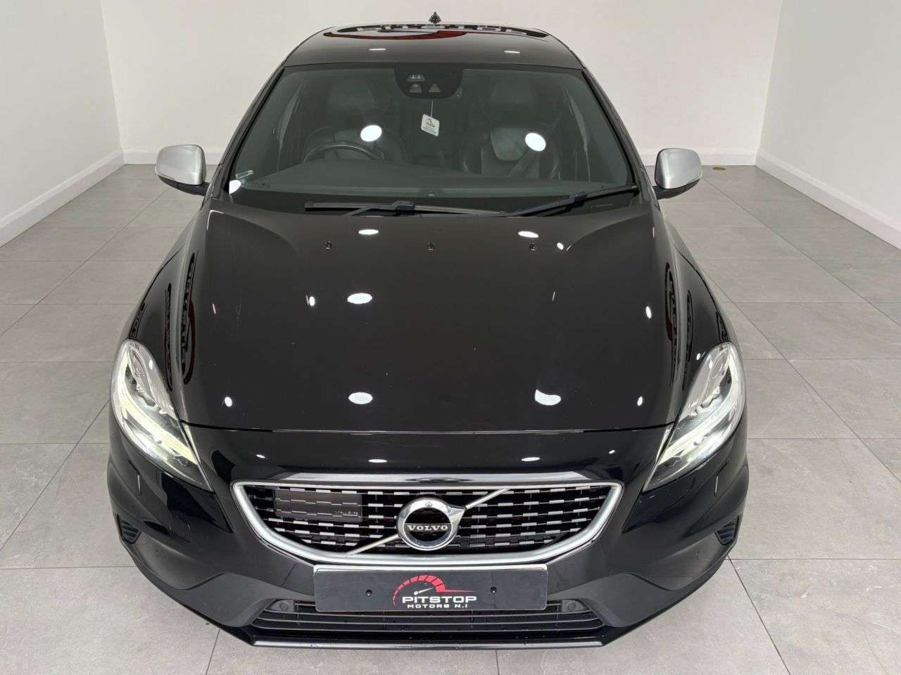 A 2019 VOLVO V40 2.0 D2 R-Design Edition Hatchback 5dr Diesel Auto Euro 6 (s/s) (120 ps) A 2019 VOLVO V40 2.0 D2 R-Design Edition Hatchback 5dr Diesel Auto Euro 6 (s/s) (120 ps)