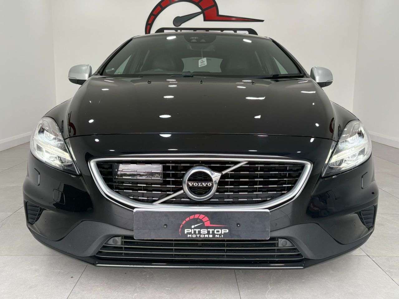 2019 VOLVO V40 2019 VOLVO V40