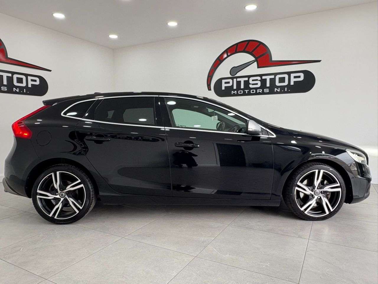 2019 VOLVO V40 2019 VOLVO V40