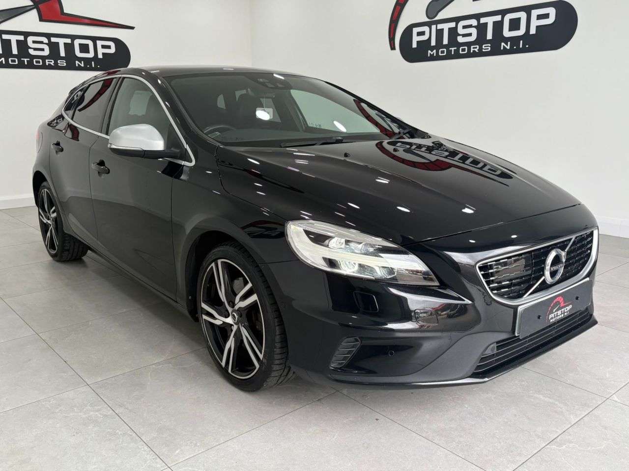 2019 VOLVO V40 2019 VOLVO V40