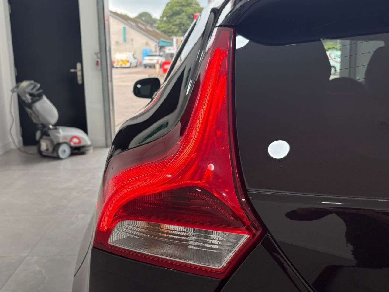2019 VOLVO V40 2019 VOLVO V40