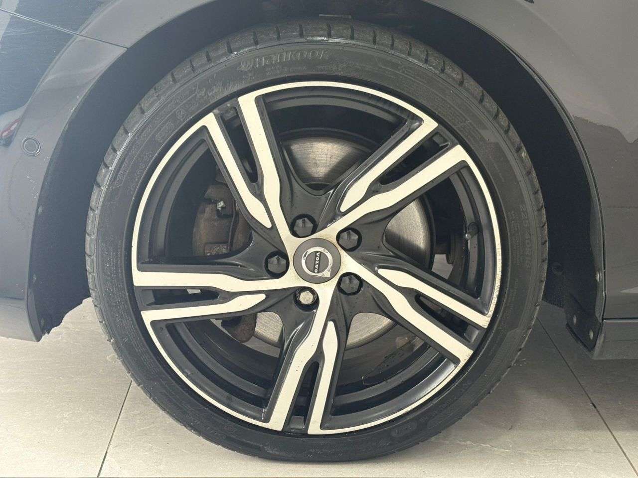 2019 VOLVO V40 2019 VOLVO V40