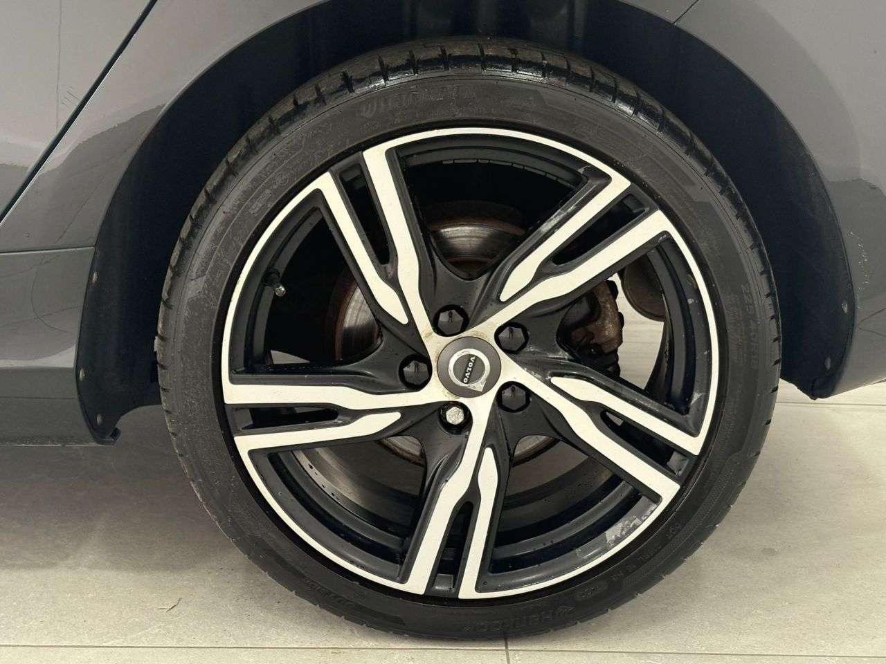 2019 VOLVO V40 2019 VOLVO V40