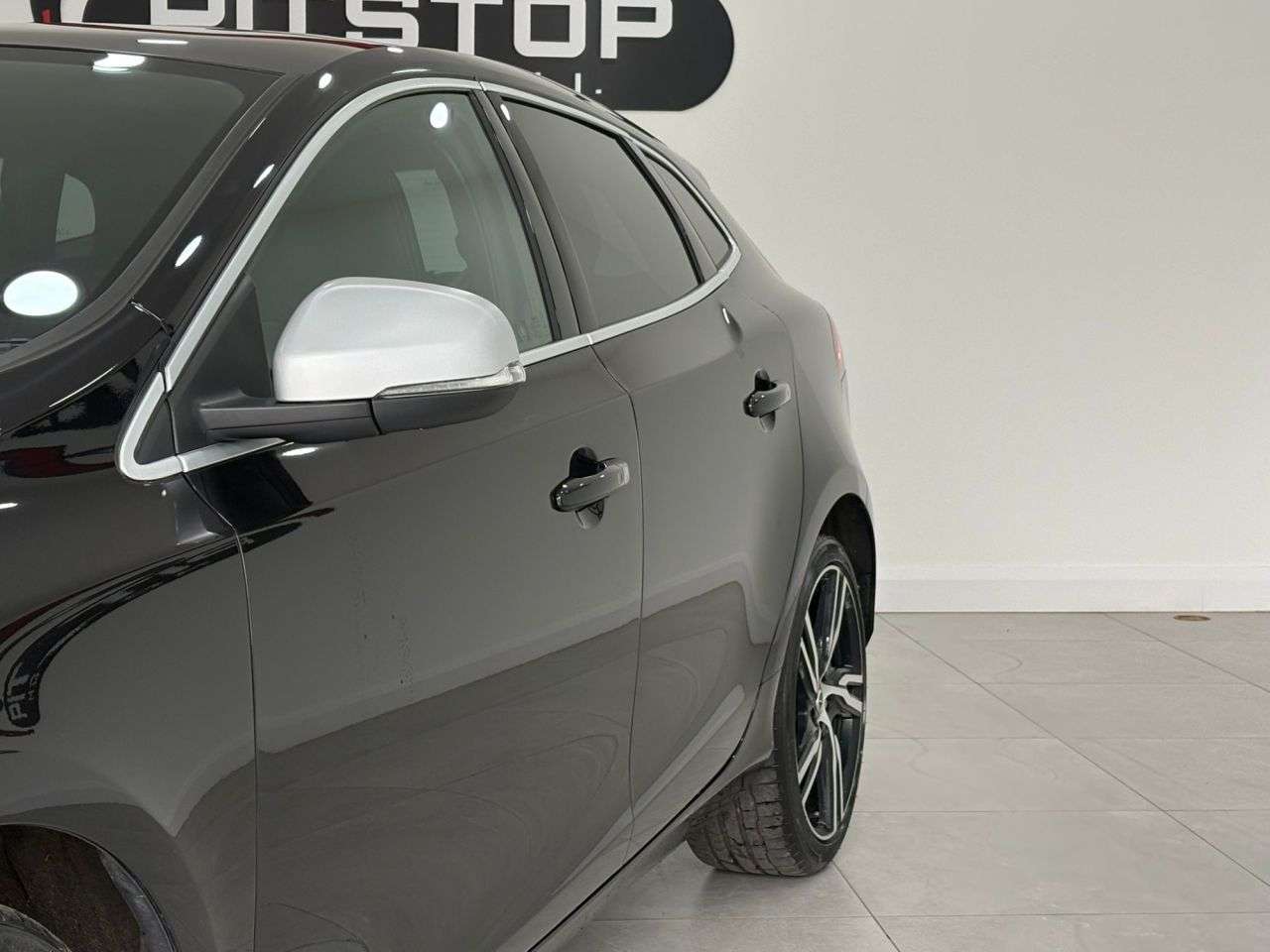 2019 VOLVO V40 2019 VOLVO V40