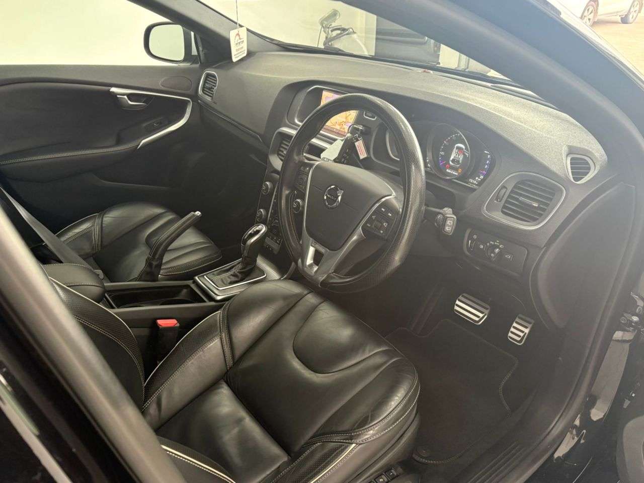 2019 VOLVO V40 2019 VOLVO V40