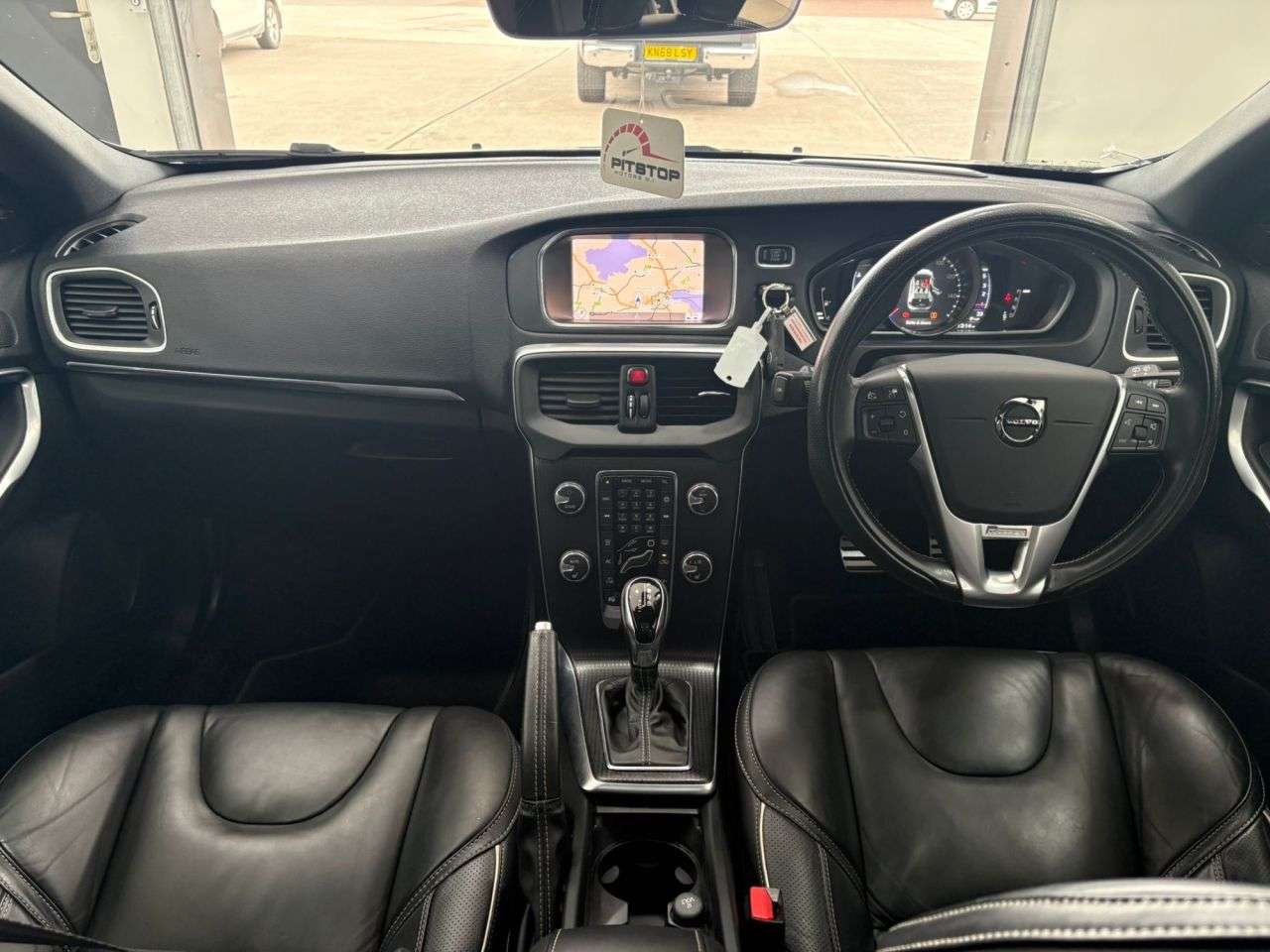 2019 VOLVO V40 2019 VOLVO V40
