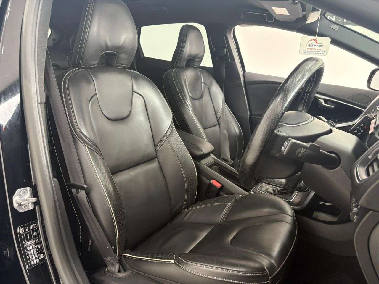 2019 VOLVO V40 2019 VOLVO V40