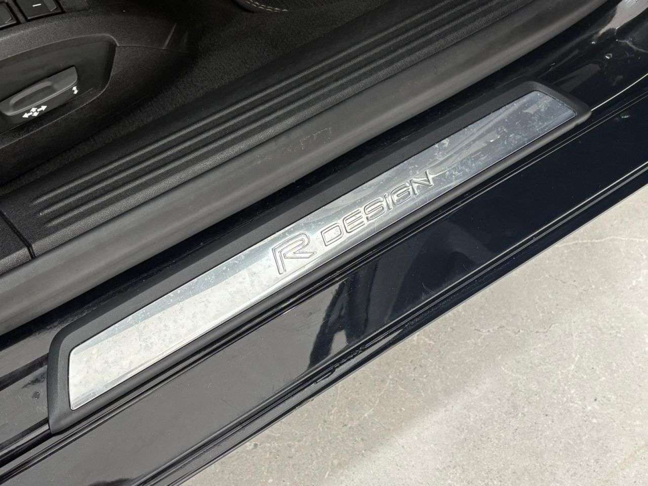 2019 VOLVO V40 2019 VOLVO V40
