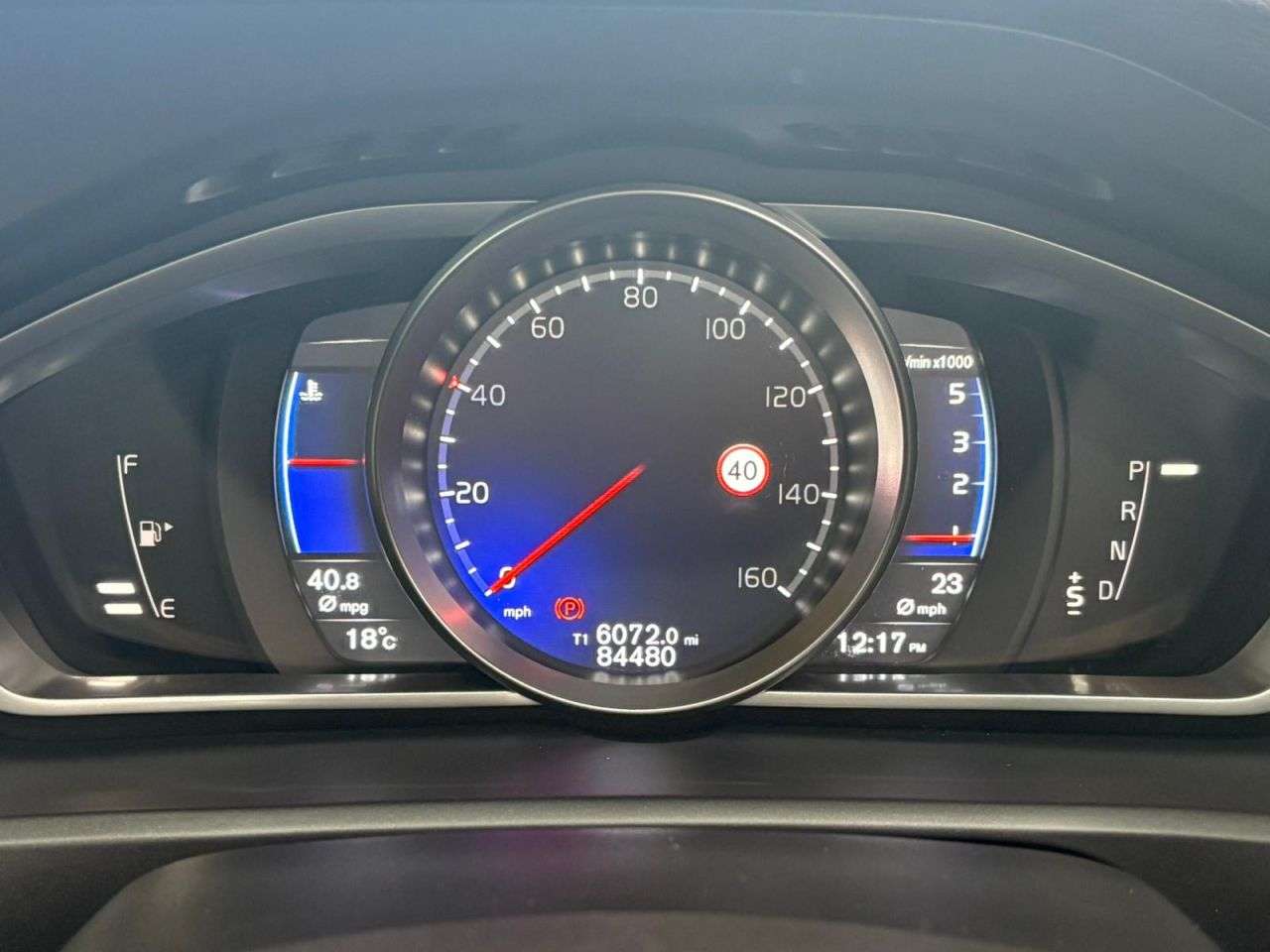 2019 VOLVO V40 2019 VOLVO V40