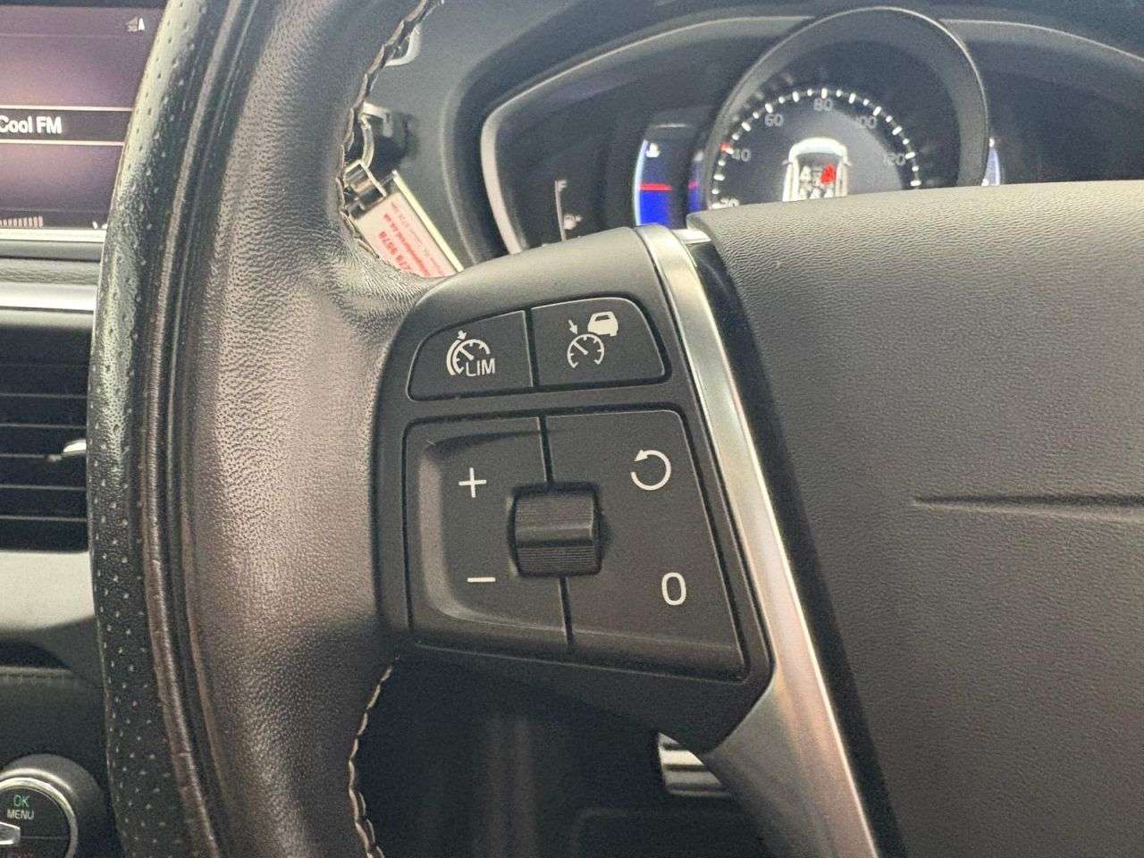 2019 VOLVO V40 2019 VOLVO V40