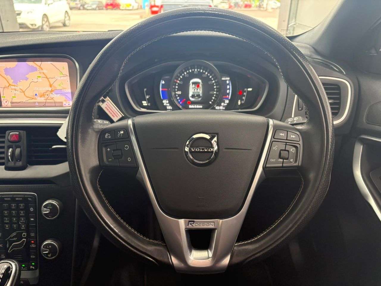 2019 VOLVO V40 2019 VOLVO V40