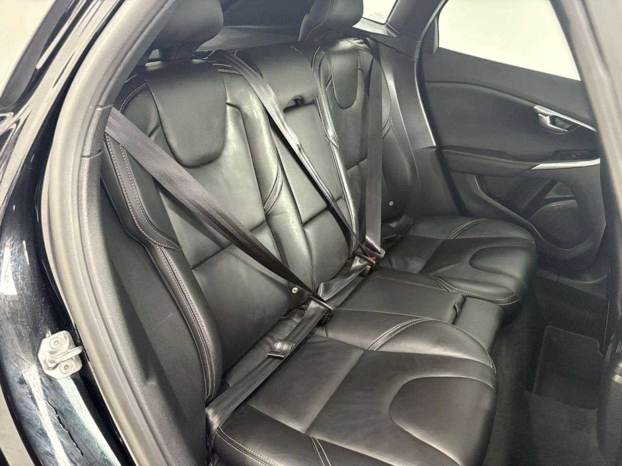 2019 VOLVO V40 2019 VOLVO V40