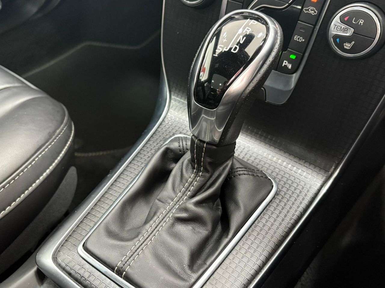 2019 VOLVO V40 2019 VOLVO V40