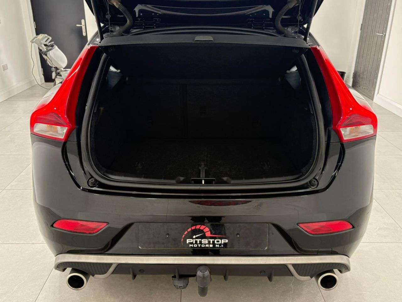 2019 VOLVO V40 2019 VOLVO V40