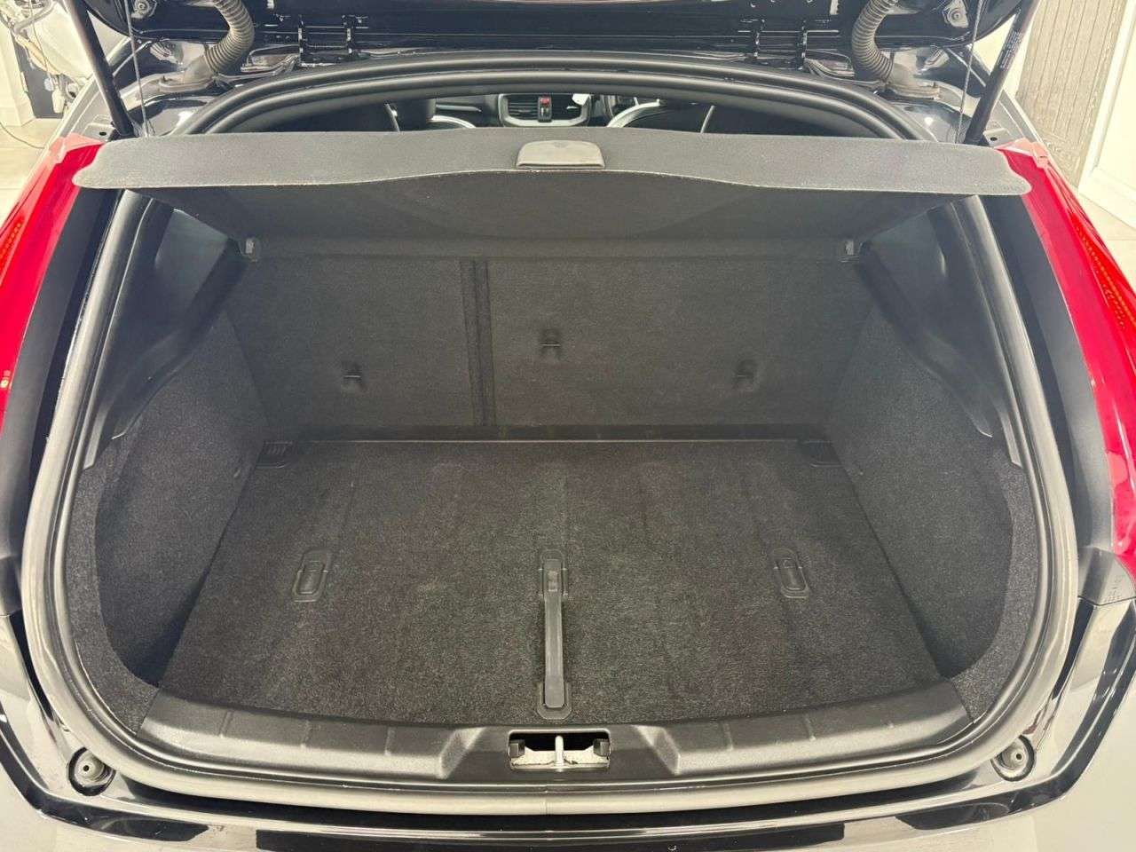 2019 VOLVO V40 2019 VOLVO V40