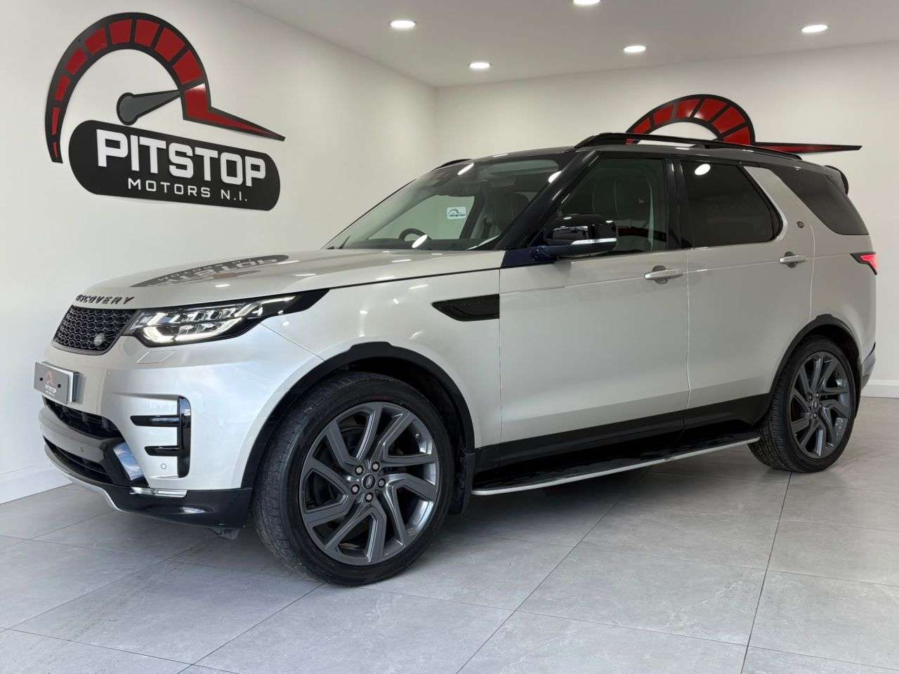 A 2017 LAND ROVER DISCOVERY 3.0 TD V6 HSE SUV 5dr Diesel Auto 4WD Euro 6 (s/s) (258 ps) A 2017 LAND ROVER DISCOVERY 3.0 TD V6 HSE SUV 5dr Diesel Auto 4WD Euro 6 (s/s) (258 ps)