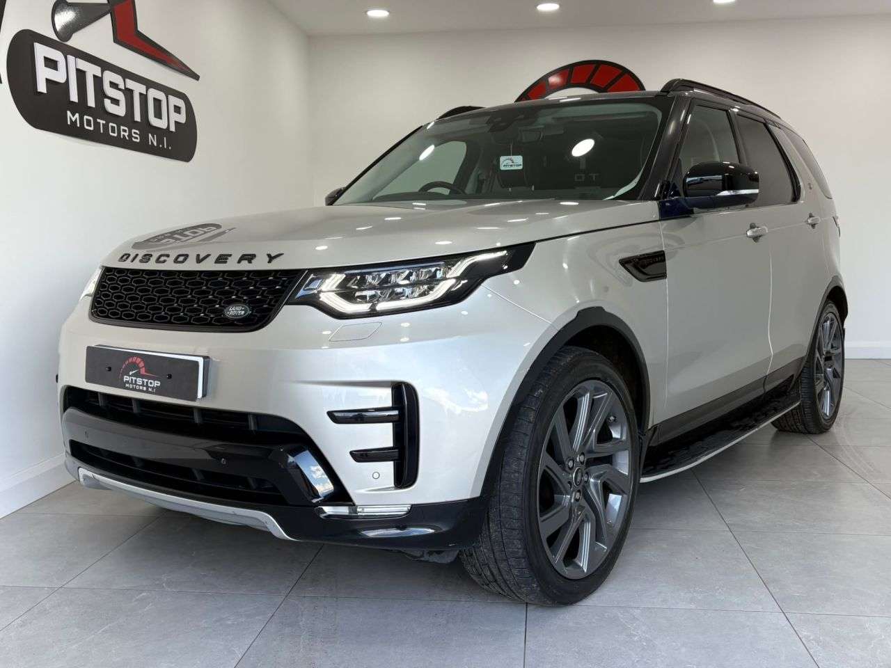 A 2017 LAND ROVER DISCOVERY 3.0 TD V6 HSE SUV 5dr Diesel Auto 4WD Euro 6 (s/s) (258 ps) A 2017 LAND ROVER DISCOVERY 3.0 TD V6 HSE SUV 5dr Diesel Auto 4WD Euro 6 (s/s) (258 ps)