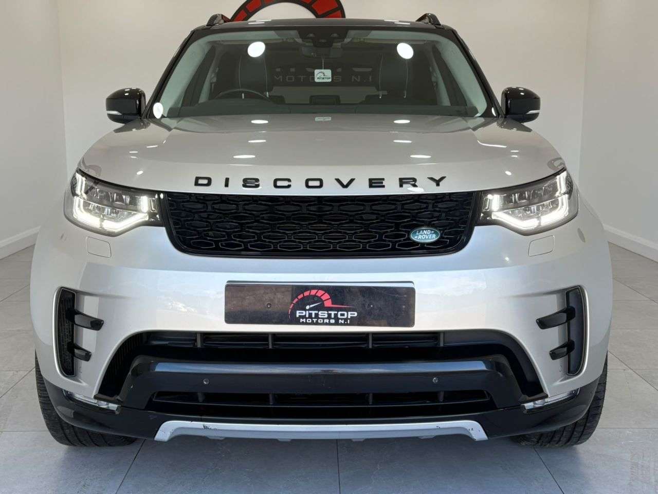 A 2017 LAND ROVER DISCOVERY 3.0 TD V6 HSE SUV 5dr Diesel Auto 4WD Euro 6 (s/s) (258 ps) A 2017 LAND ROVER DISCOVERY 3.0 TD V6 HSE SUV 5dr Diesel Auto 4WD Euro 6 (s/s) (258 ps)