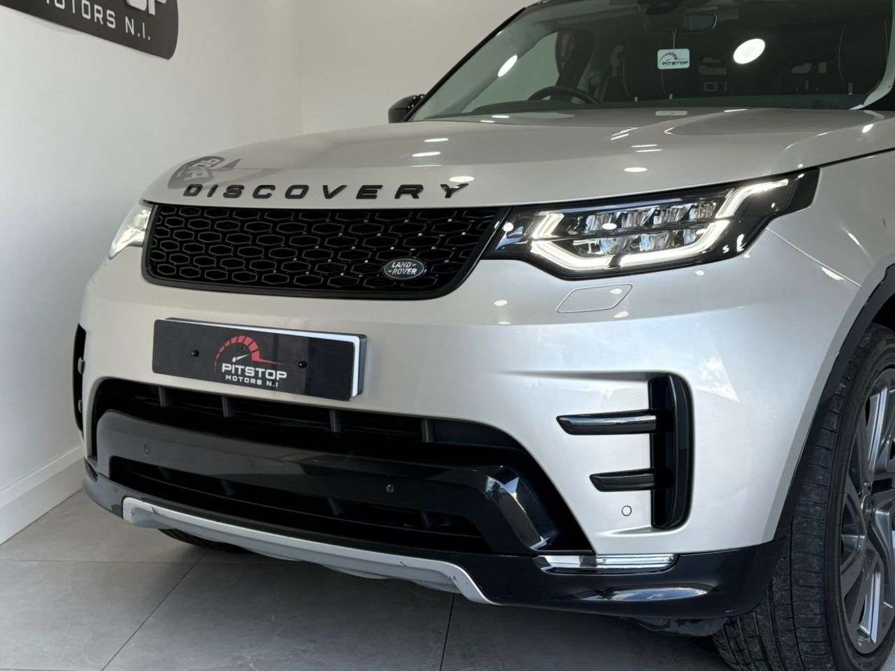 A 2017 LAND ROVER DISCOVERY 3.0 TD V6 HSE SUV 5dr Diesel Auto 4WD Euro 6 (s/s) (258 ps) A 2017 LAND ROVER DISCOVERY 3.0 TD V6 HSE SUV 5dr Diesel Auto 4WD Euro 6 (s/s) (258 ps)
