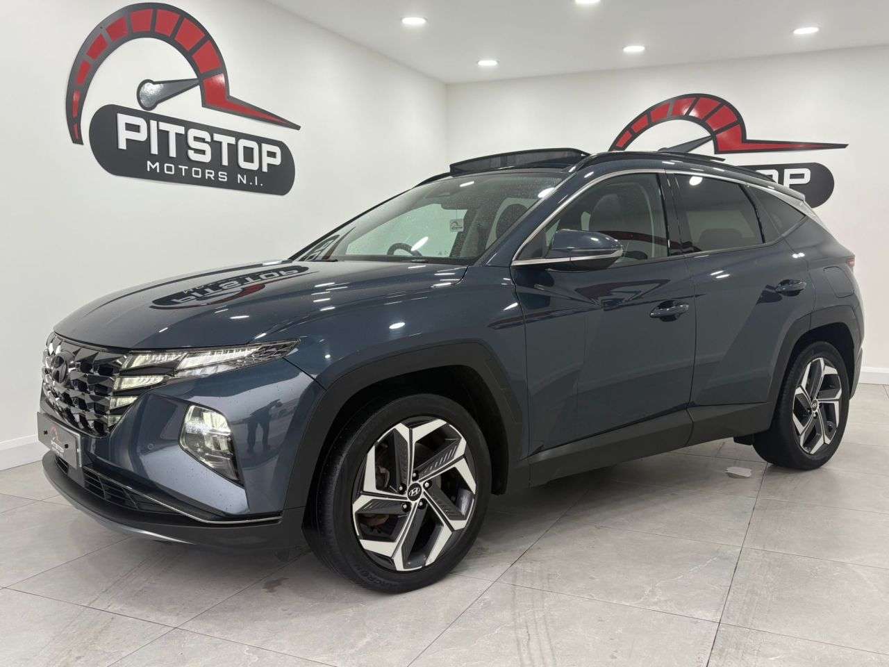 A 2021 HYUNDAI TUCSON 1.6 h T-GDi Ultimate SUV 5dr Petrol Hybrid Auto Euro 6 (s/s) (230 ps) A 2021 HYUNDAI TUCSON 1.6 h T-GDi Ultimate SUV 5dr Petrol Hybrid Auto Euro 6 (s/s) (230 ps)