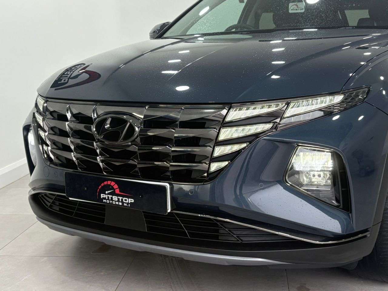 A 2021 HYUNDAI TUCSON 1.6 h T-GDi Ultimate SUV 5dr Petrol Hybrid Auto Euro 6 (s/s) (230 ps) A 2021 HYUNDAI TUCSON 1.6 h T-GDi Ultimate SUV 5dr Petrol Hybrid Auto Euro 6 (s/s) (230 ps)