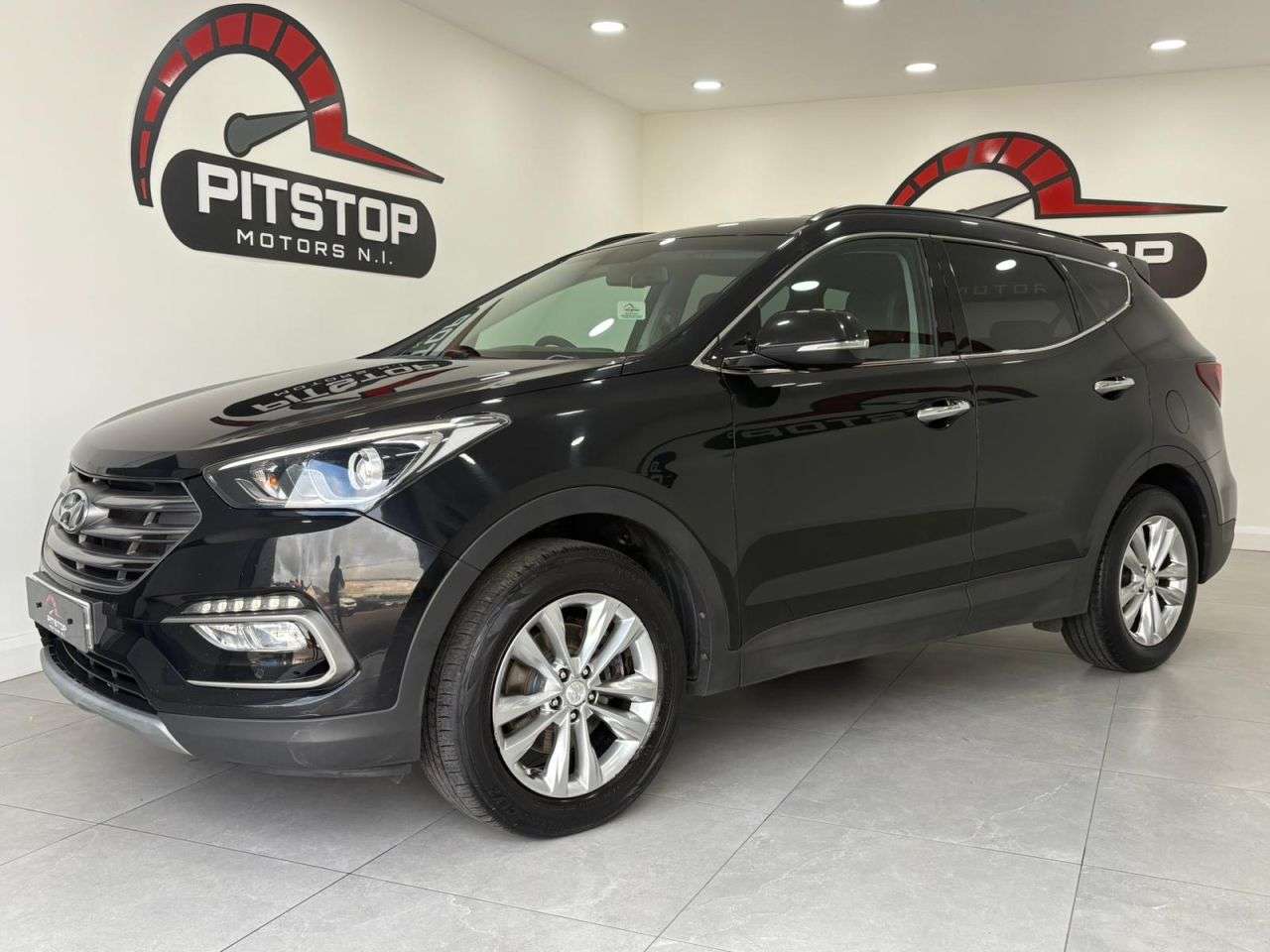 A 2017 HYUNDAI SANTA FE 2.2 CRDi Blue Drive Premium SUV 5dr Diesel Manual 4WD Euro 6 (s/s) (7 Seat) A 2017 HYUNDAI SANTA FE 2.2 CRDi Blue Drive Premium SUV 5dr Diesel Manual 4WD Euro 6 (s/s) (7 Seat)