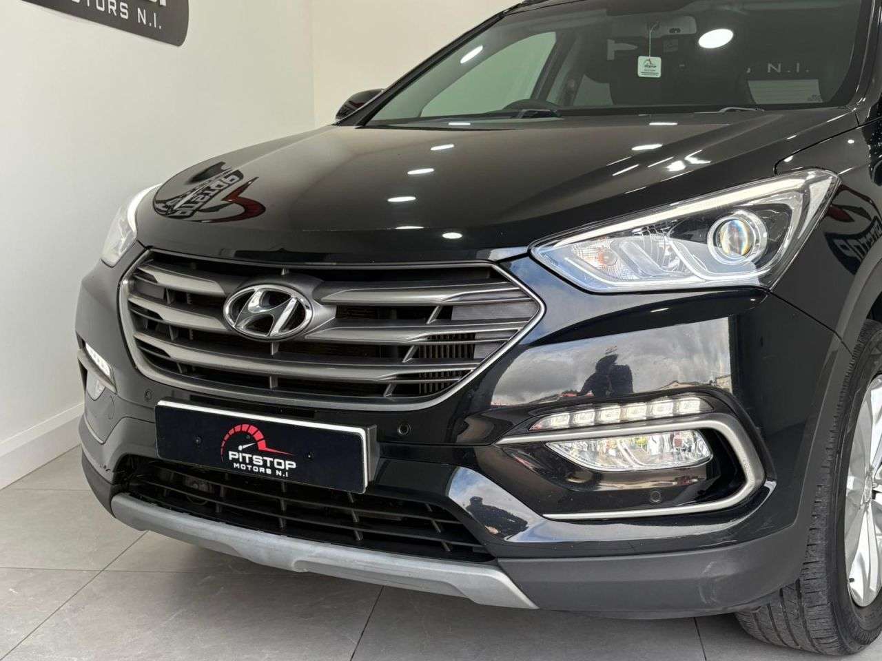 A 2017 HYUNDAI SANTA FE 2.2 CRDi Blue Drive Premium SUV 5dr Diesel Manual 4WD Euro 6 (s/s) (7 Seat) A 2017 HYUNDAI SANTA FE 2.2 CRDi Blue Drive Premium SUV 5dr Diesel Manual 4WD Euro 6 (s/s) (7 Seat)