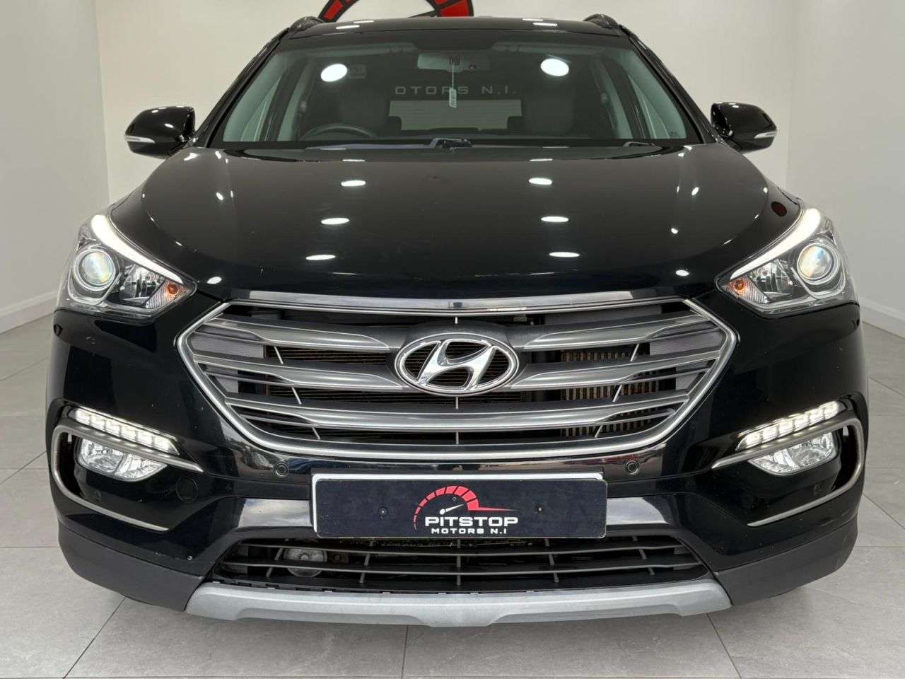 A 2017 HYUNDAI SANTA FE 2.2 CRDi Blue Drive Premium SUV 5dr Diesel Manual 4WD Euro 6 (s/s) (7 Seat) A 2017 HYUNDAI SANTA FE 2.2 CRDi Blue Drive Premium SUV 5dr Diesel Manual 4WD Euro 6 (s/s) (7 Seat)