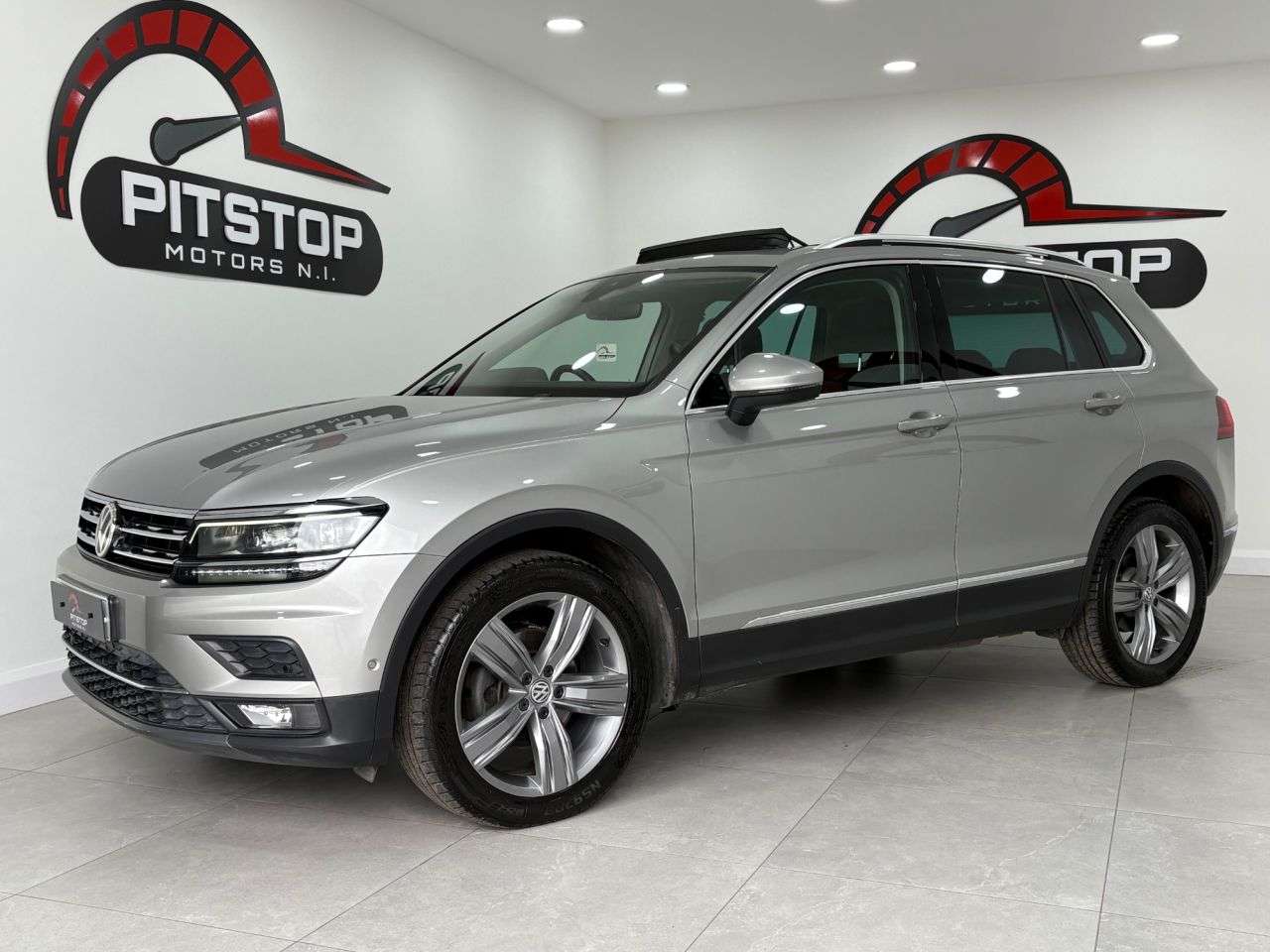 A 2019 VOLKSWAGEN TIGUAN 2.0 TDI SEL SUV 5dr Diesel DSG 4Motion Euro 6 (s/s) (150 ps) A 2019 VOLKSWAGEN TIGUAN 2.0 TDI SEL SUV 5dr Diesel DSG 4Motion Euro 6 (s/s) (150 ps)