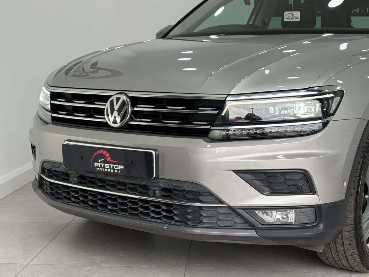 A 2019 VOLKSWAGEN TIGUAN 2.0 TDI SEL SUV 5dr Diesel DSG 4Motion Euro 6 (s/s) (150 ps) A 2019 VOLKSWAGEN TIGUAN 2.0 TDI SEL SUV 5dr Diesel DSG 4Motion Euro 6 (s/s) (150 ps)