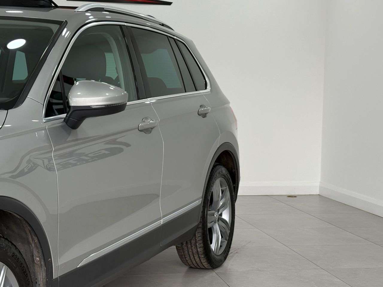 A 2019 VOLKSWAGEN TIGUAN 2.0 TDI SEL SUV 5dr Diesel DSG 4Motion Euro 6 (s/s) (150 ps) A 2019 VOLKSWAGEN TIGUAN 2.0 TDI SEL SUV 5dr Diesel DSG 4Motion Euro 6 (s/s) (150 ps)