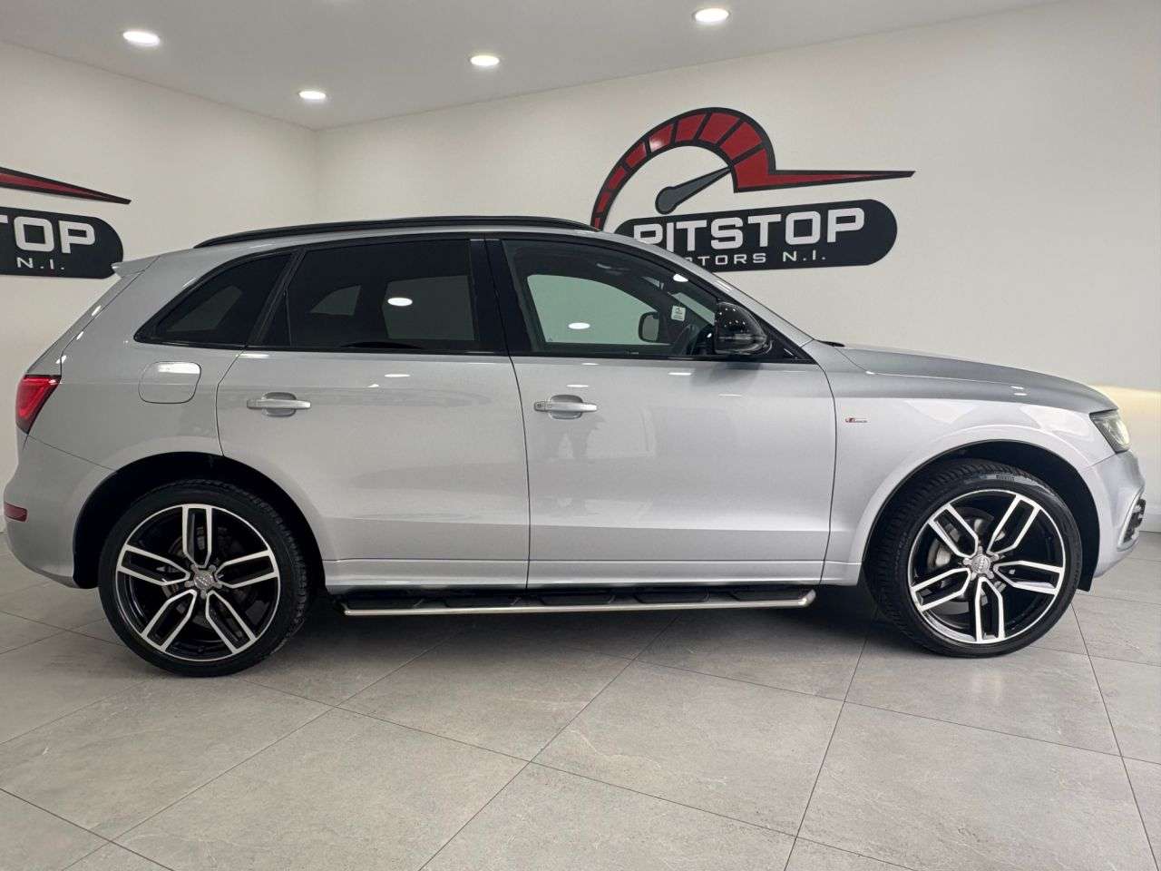 A 2016 AUDI Q5 2.0 TDI S line Plus SUV 5dr Diesel S Tronic quattro Euro 6 (s/s) (190 ps) A 2016 AUDI Q5 2.0 TDI S line Plus SUV 5dr Diesel S Tronic quattro Euro 6 (s/s) (190 ps)